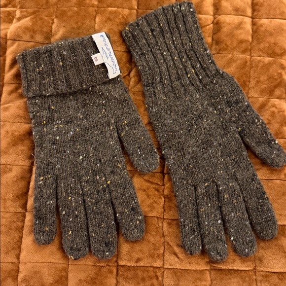 ✨3/$20 Opening Ceremony Speckled Brown Gloves - Picture 3 of 4
